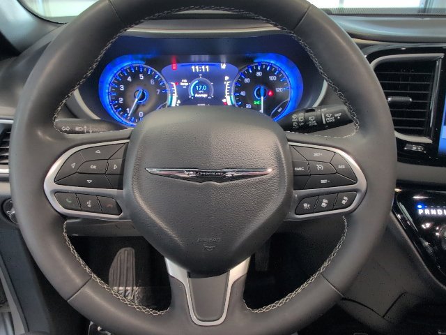 2025 Chrysler Pacifica Select - Photo 18