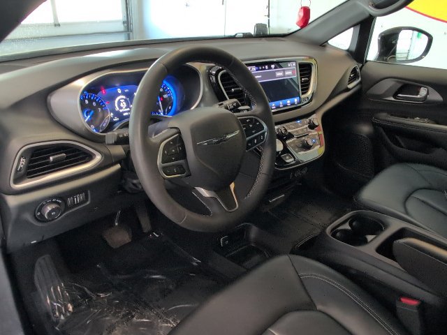 2025 Chrysler Pacifica Select - Photo 10