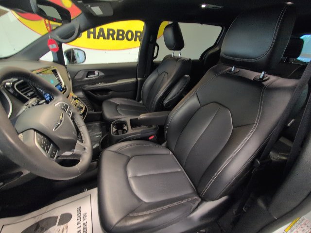 2025 Chrysler Pacifica Select - Photo 11