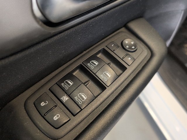 2025 Chrysler Pacifica Select - Photo 14