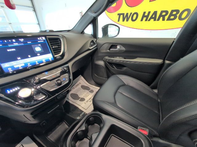 2025 Chrysler Pacifica Select - Photo 27
