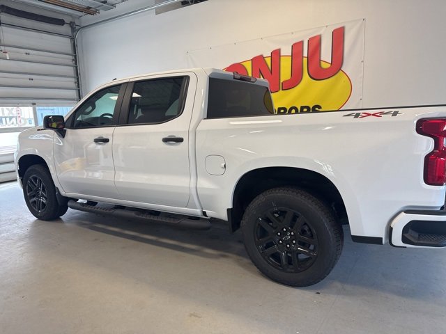 2025 Chevrolet Silverado 1500 Custom photo 3