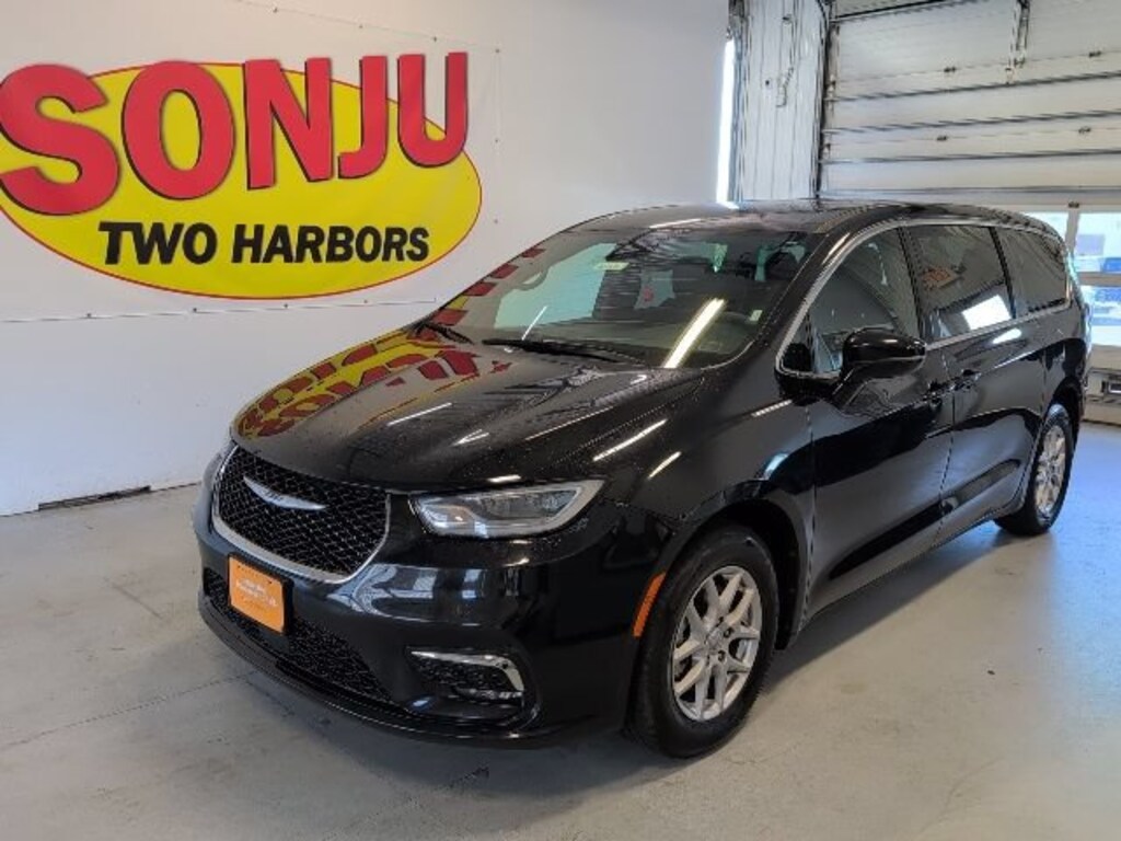 Used 2025 Chrysler Pacifica Select Van Passenger Van