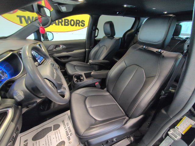 2025 Chrysler Pacifica Select - Photo 11