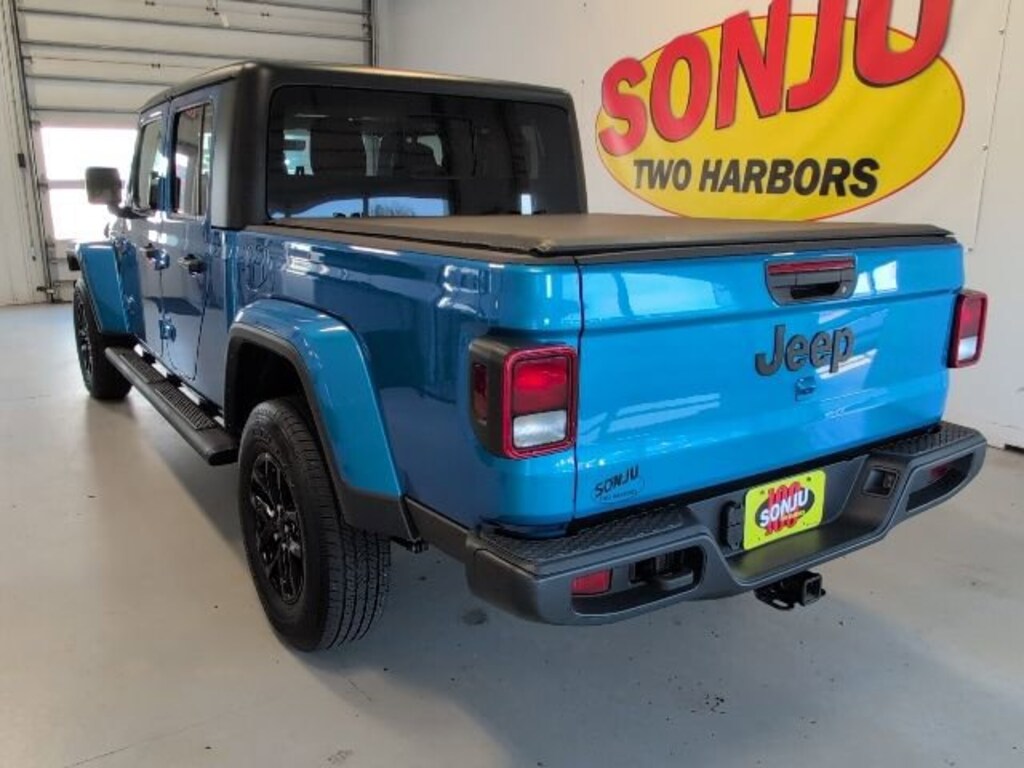 Used 2022 Jeep Gladiator Altitude 4x4 Truck Crew Cab
