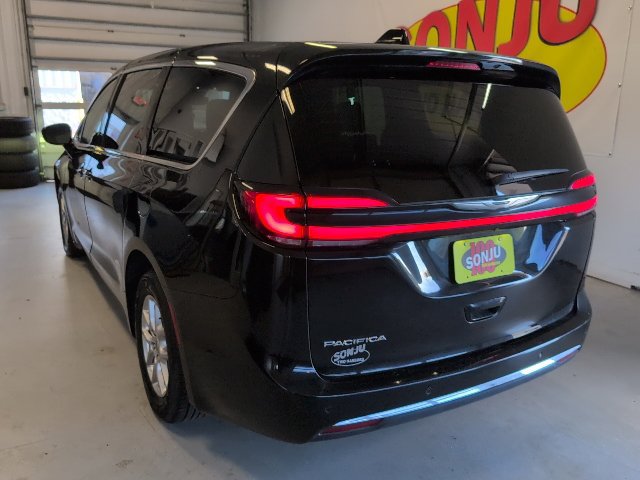 2025 Chrysler Pacifica Select - Photo 40