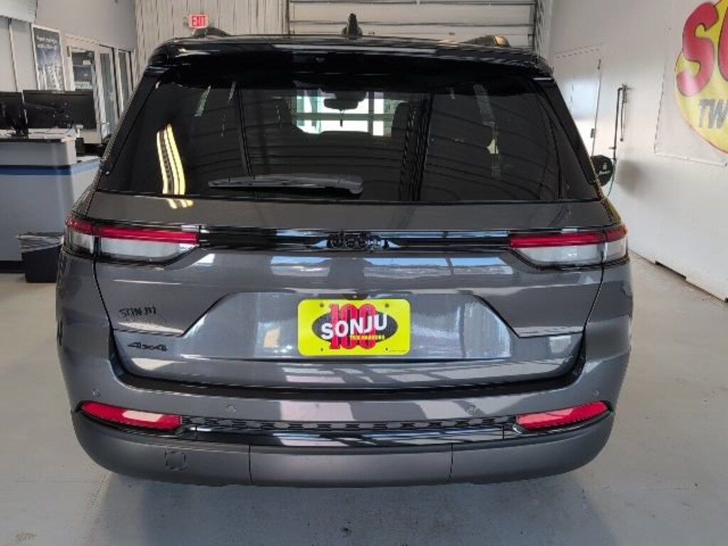 Used 2023 Jeep Grand Cherokee Altitude 4x4 SUV