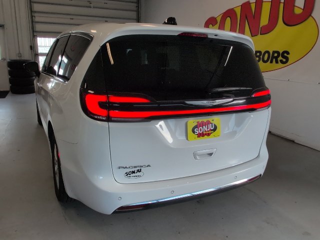 2025 Chrysler Pacifica Select - Photo 41