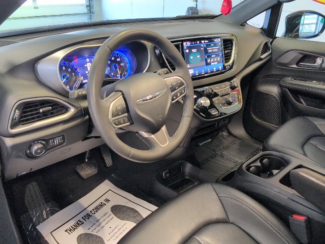 2025 Chrysler Pacifica Select - Photo 10