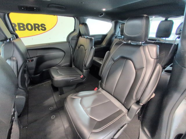 2025 Chrysler Pacifica Select - Photo 30