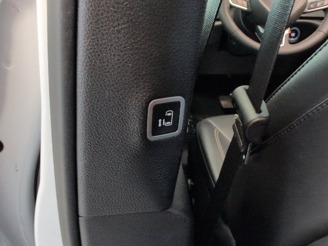 2025 Chrysler Pacifica Select - Photo 32