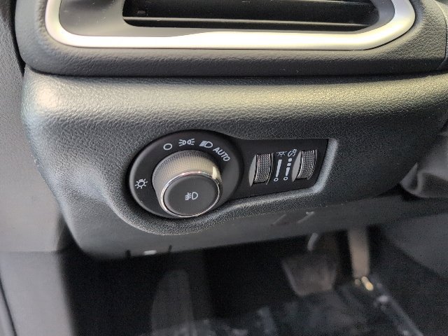 2025 Chrysler Pacifica Select - Photo 16