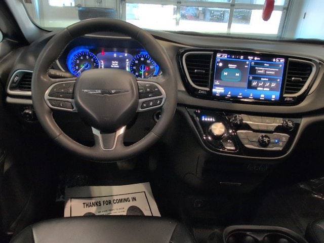 2025 Chrysler Pacifica Select - Photo 17