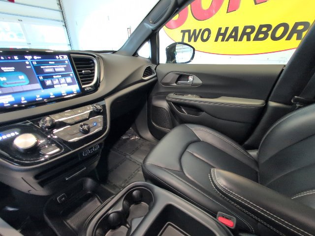 2025 Chrysler Pacifica Select - Photo 26