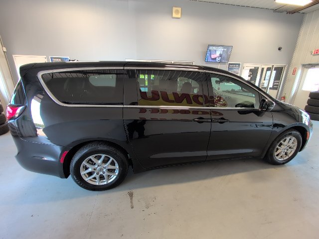 2025 Chrysler Pacifica Select - Photo 6