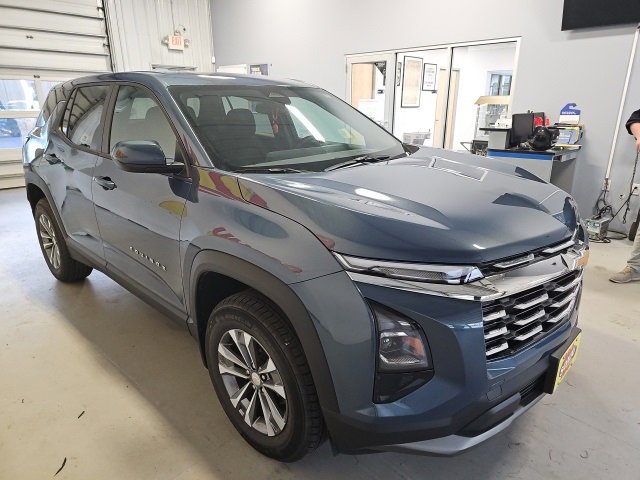 2026 Chevrolet Equinox LT photo 3