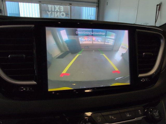 2025 Chrysler Pacifica Select - Photo 23