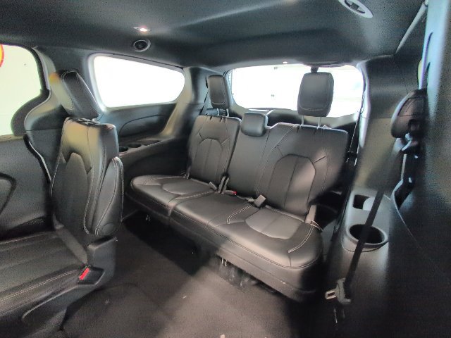 2025 Chrysler Pacifica Select - Photo 34