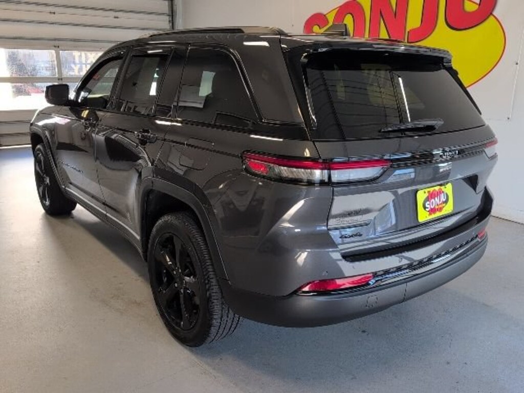 Used 2023 Jeep Grand Cherokee Altitude 4x4 SUV