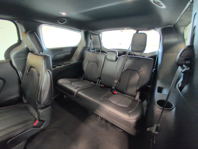 2025 Chrysler Pacifica Select - Photo 35