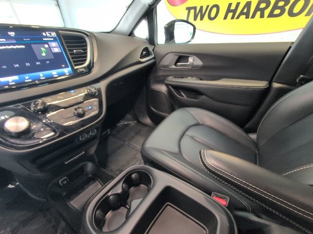 2025 Chrysler Pacifica Select - Photo 28
