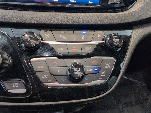 2025 Chrysler Pacifica Select - Photo 26