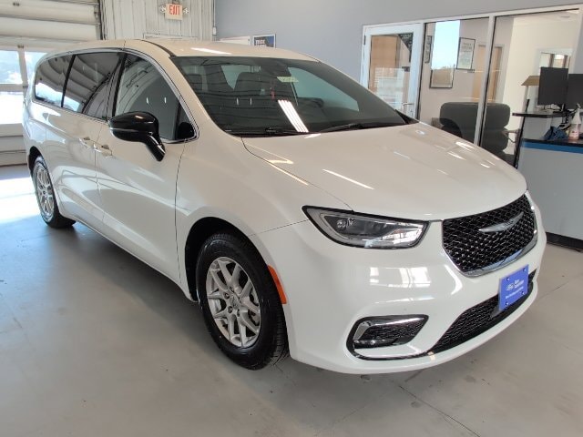 2025 Chrysler Pacifica Select - Photo 7