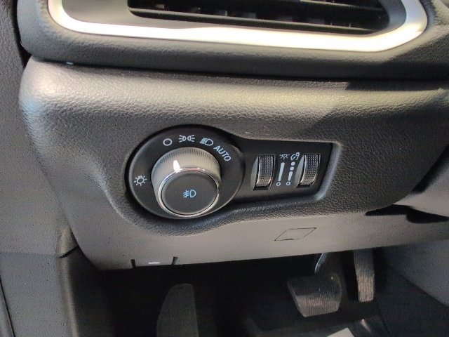 2025 Chrysler Pacifica Select - Photo 16