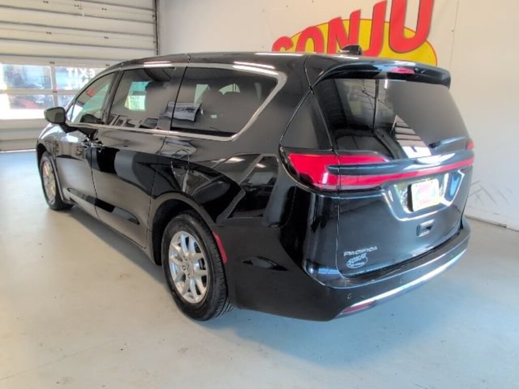 Used 2025 Chrysler Pacifica Select Van Passenger Van