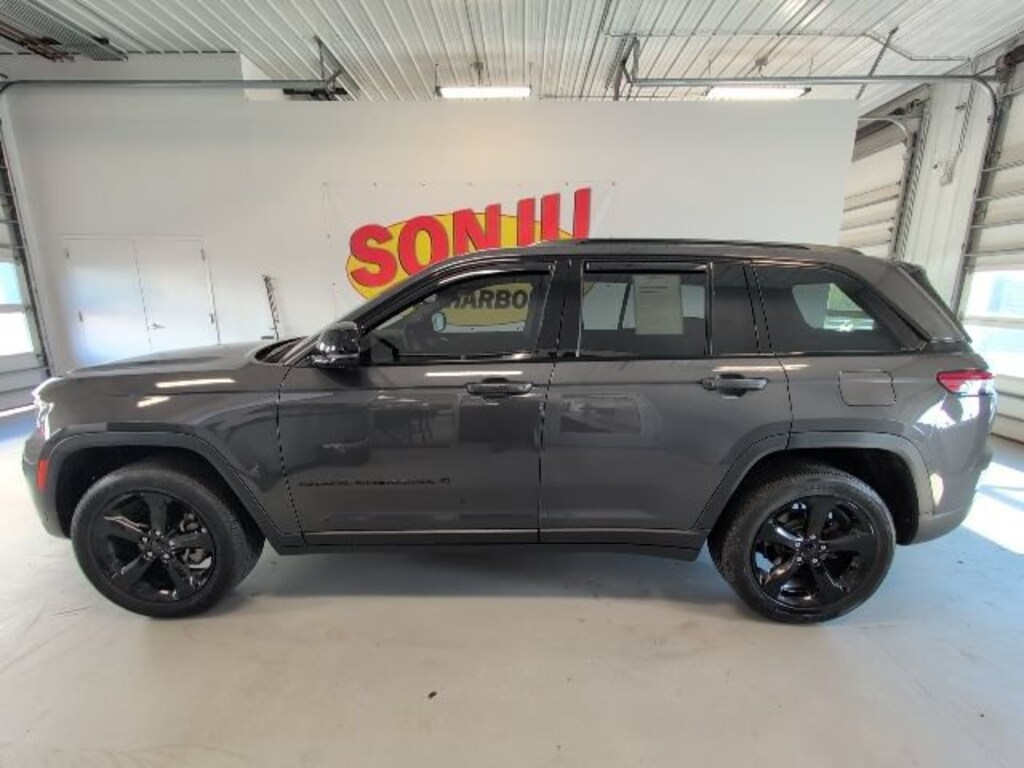 Used 2023 Jeep Grand Cherokee Altitude 4x4 SUV