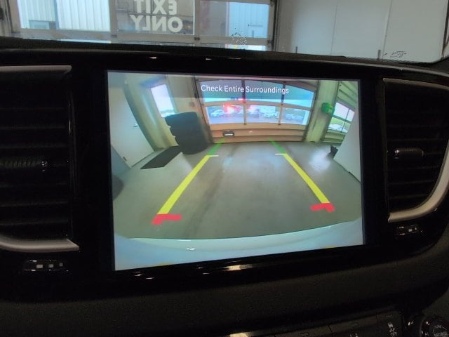 2025 Chrysler Pacifica Select - Photo 23