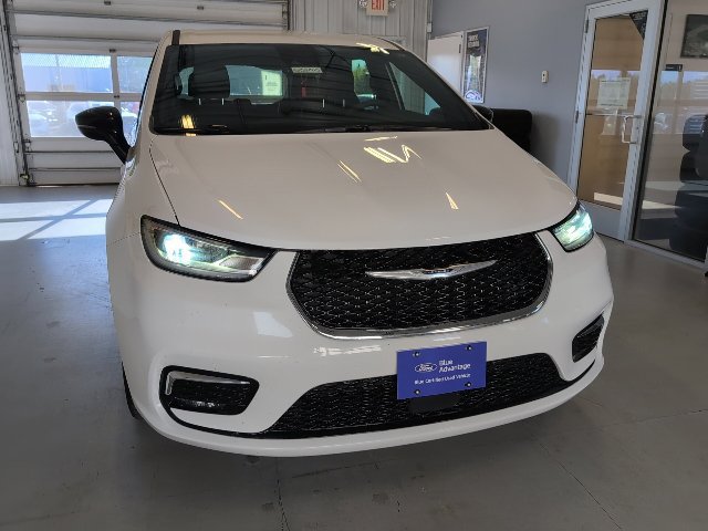 2025 Chrysler Pacifica Select - Photo 44