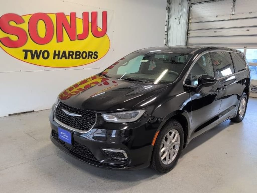 Used 2025 Chrysler Pacifica Select Van Passenger Van
