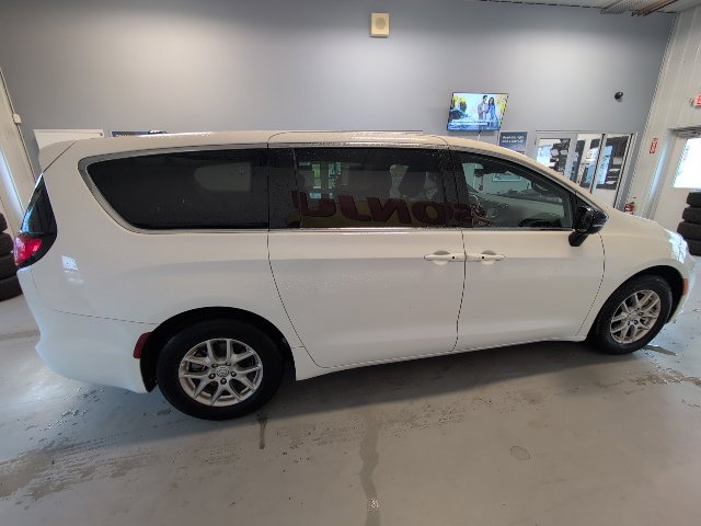 2025 Chrysler Pacifica Select - Photo 6