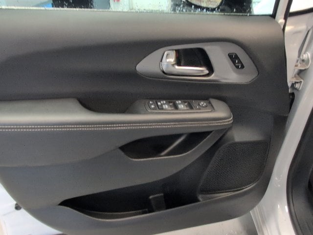 2025 Chrysler Pacifica Select - Photo 13