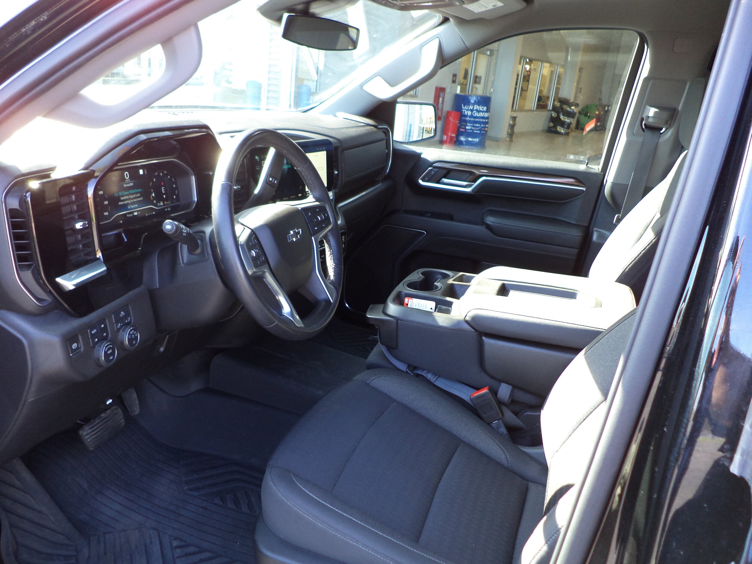 2023 Chevrolet Silverado 1500 RST photo 2