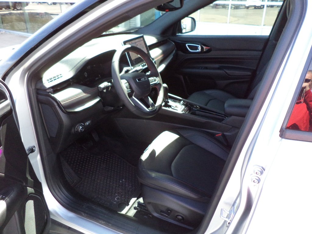 Used 2025 Jeep Compass Trailhawk 4x4 SUV