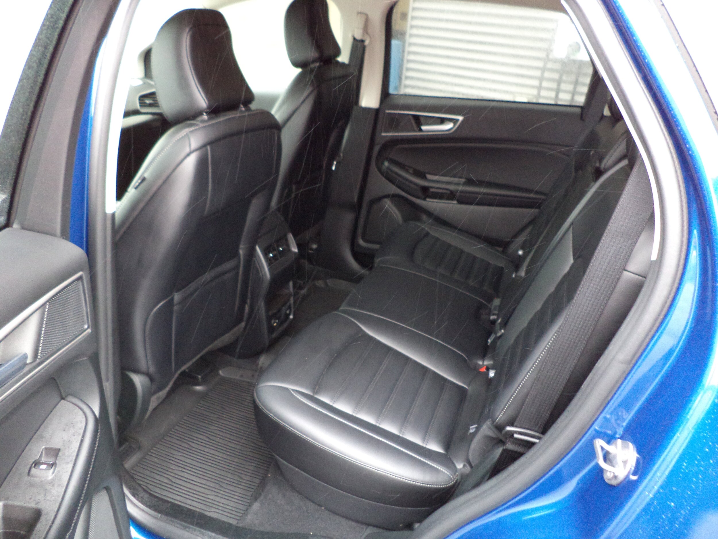 2022 Ford Edge SEL photo 2