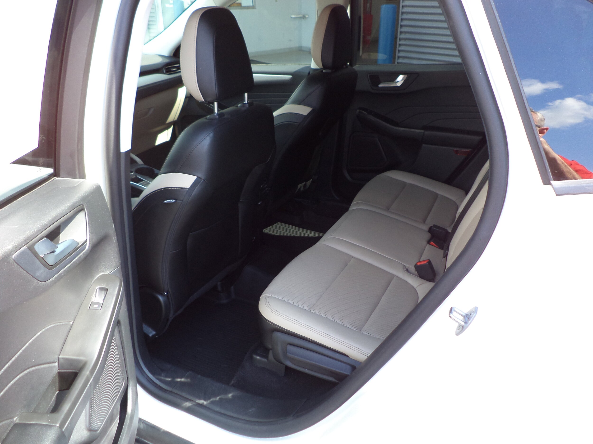 2022 Ford Escape SEL photo 3