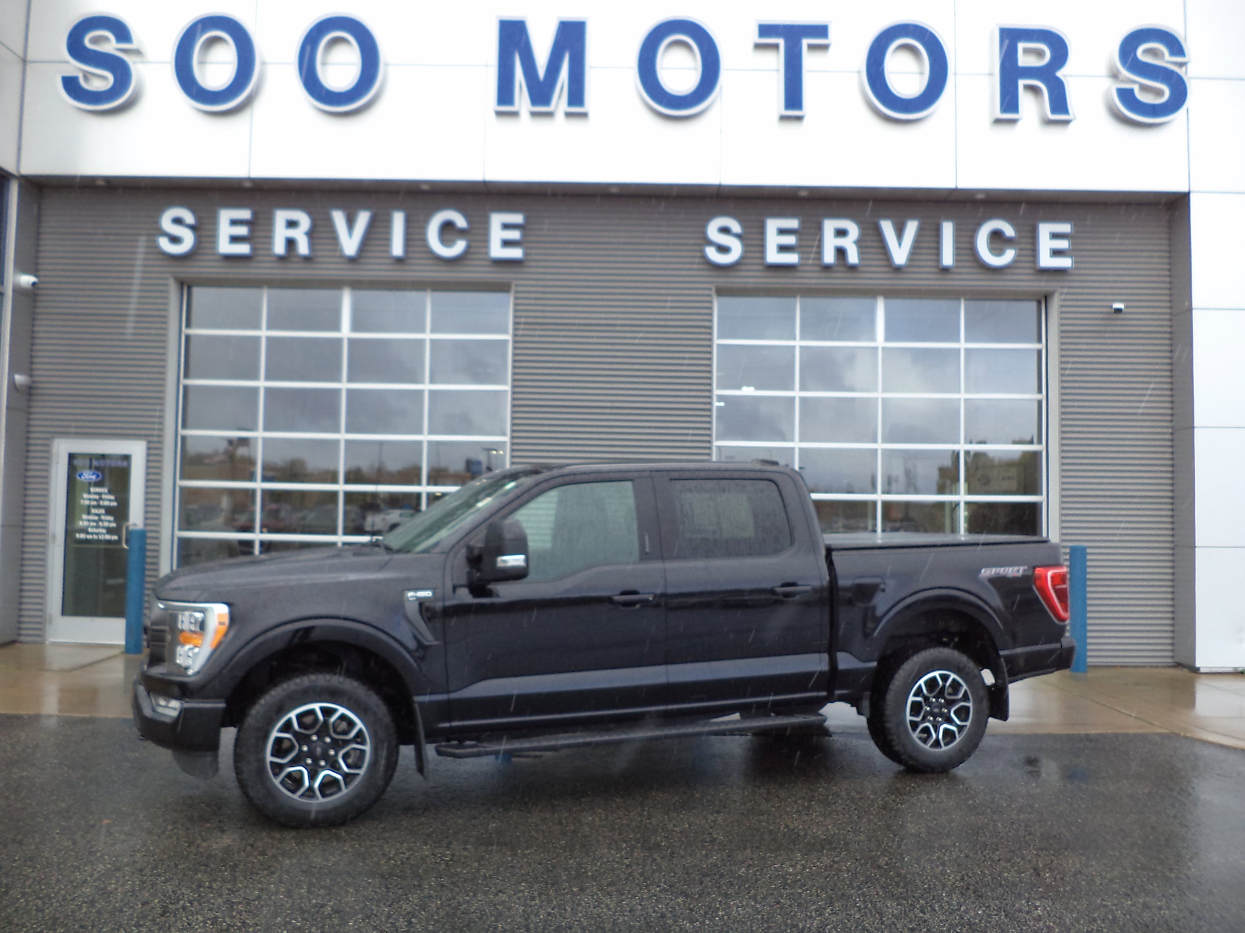 2022 Ford F-150 XLT's photo