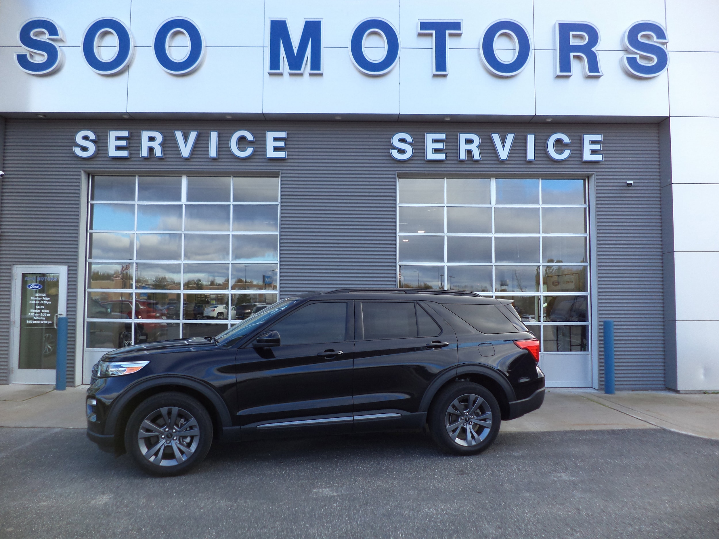 2023 Ford Explorer XLT's photo