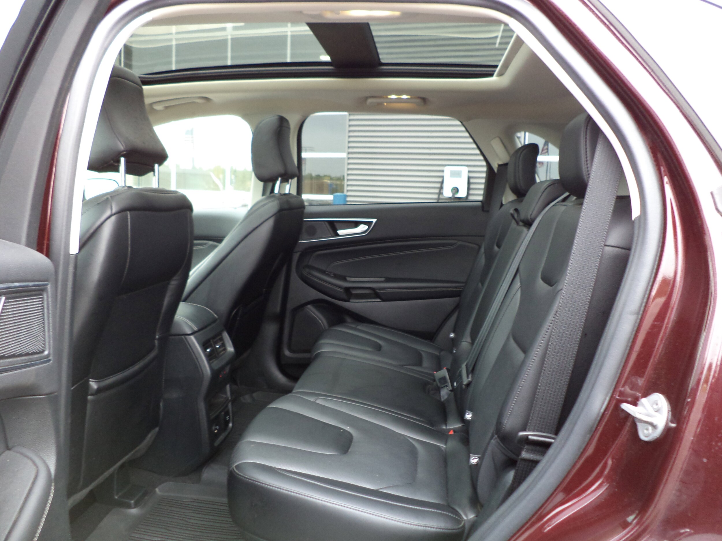 2022 Ford Edge Titanium photo 3