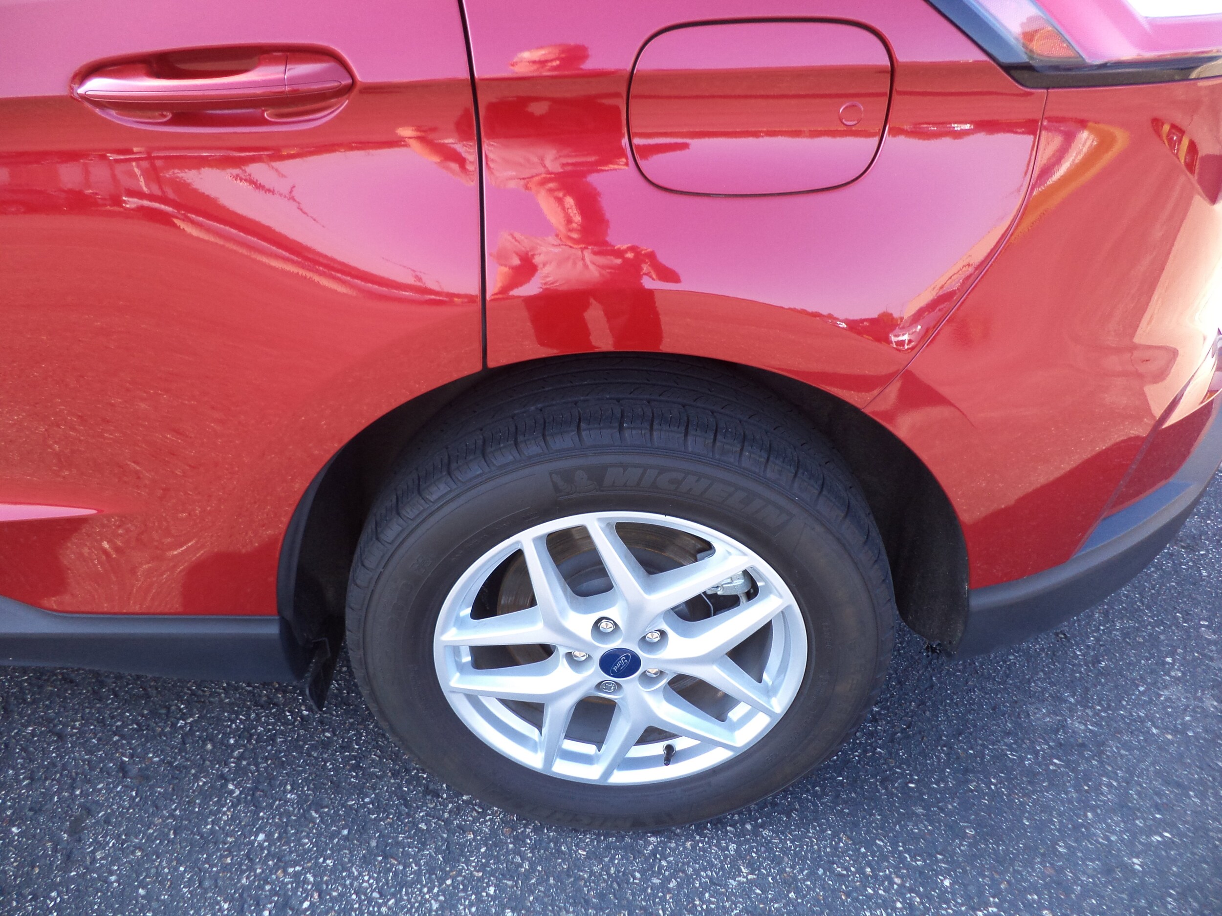 2022 Ford Edge SEL photo 4