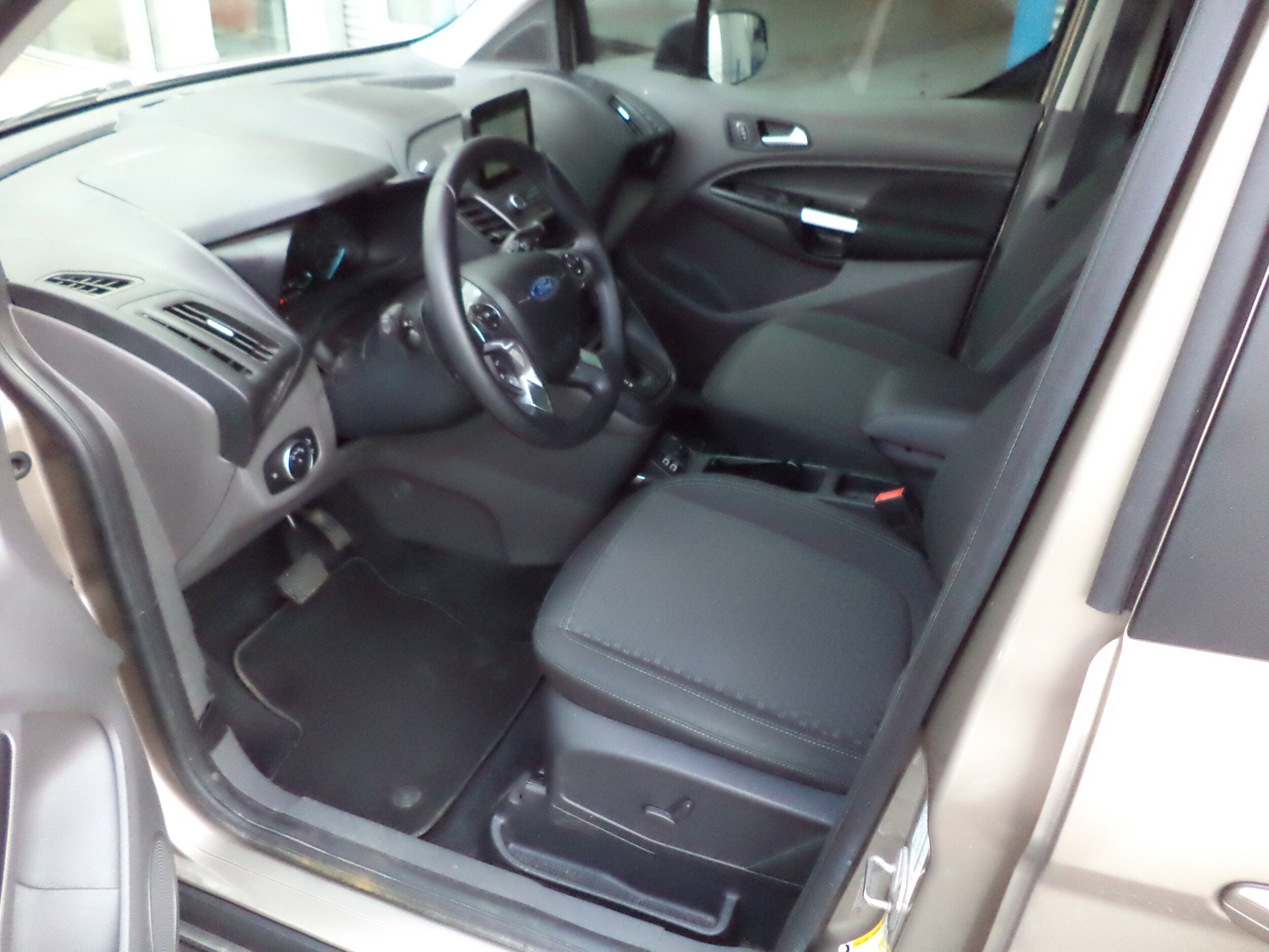 2020 Ford Transit XLT Passenger photo 2