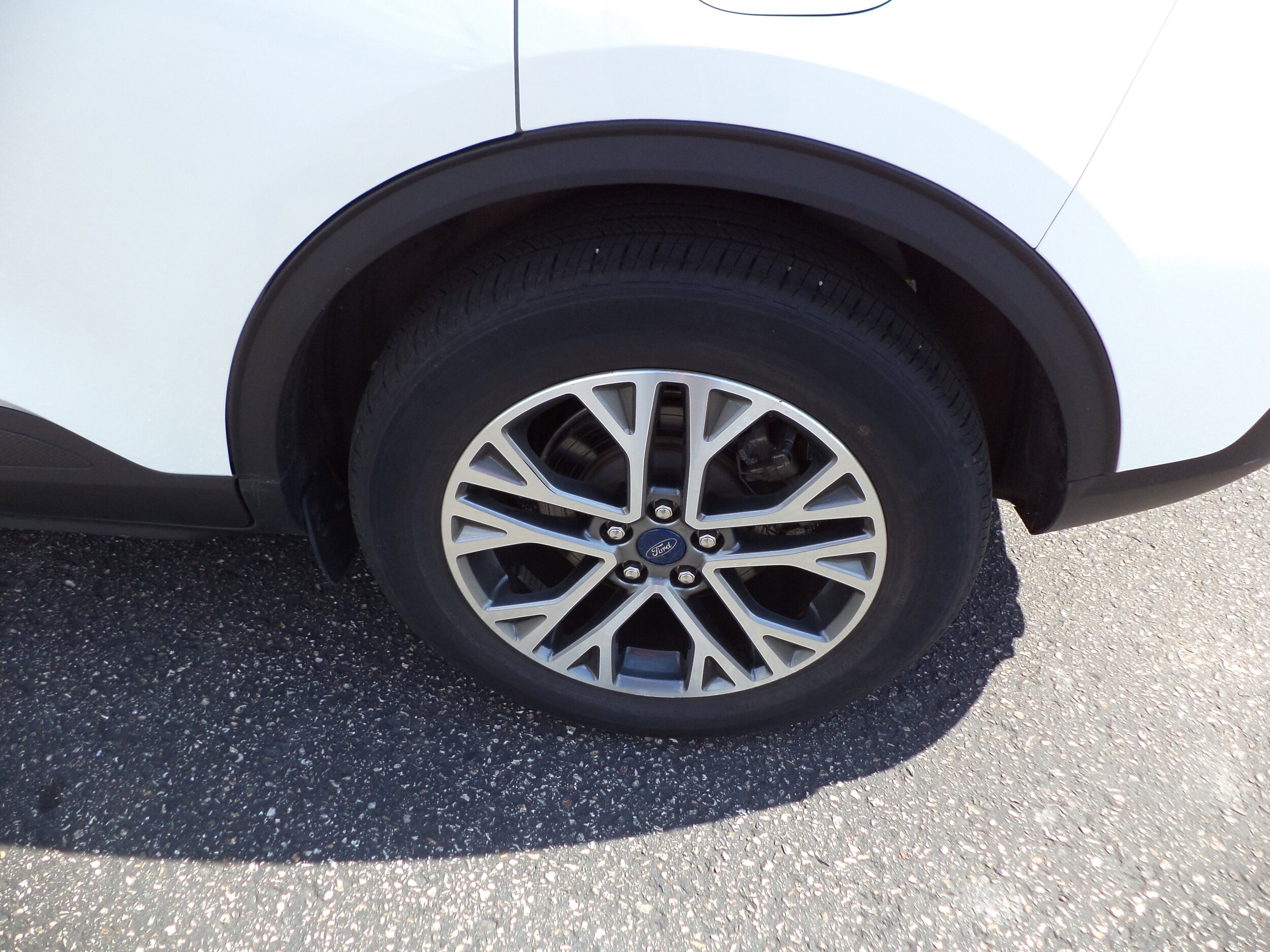 2022 Ford Escape SEL photo 4