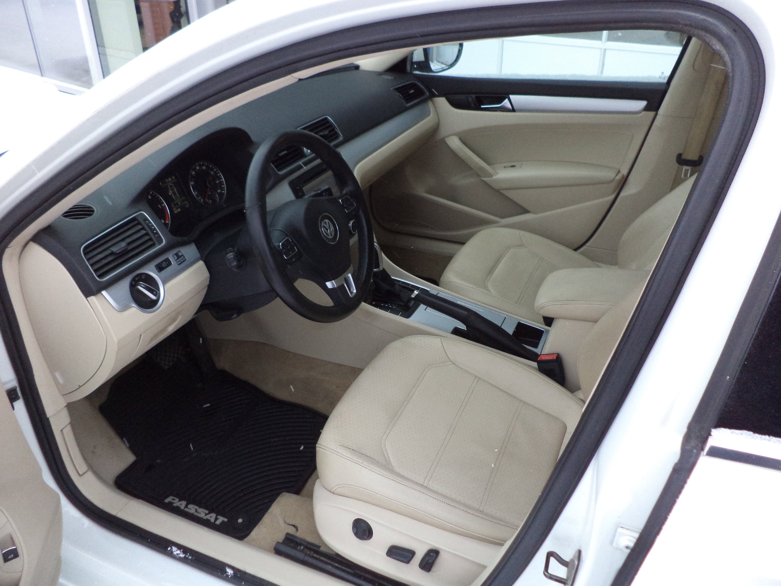 Used 2012 Volkswagen Passat SE with VIN 1VWBN7A37CC036568 for sale in Sault Ste. Marie, MI