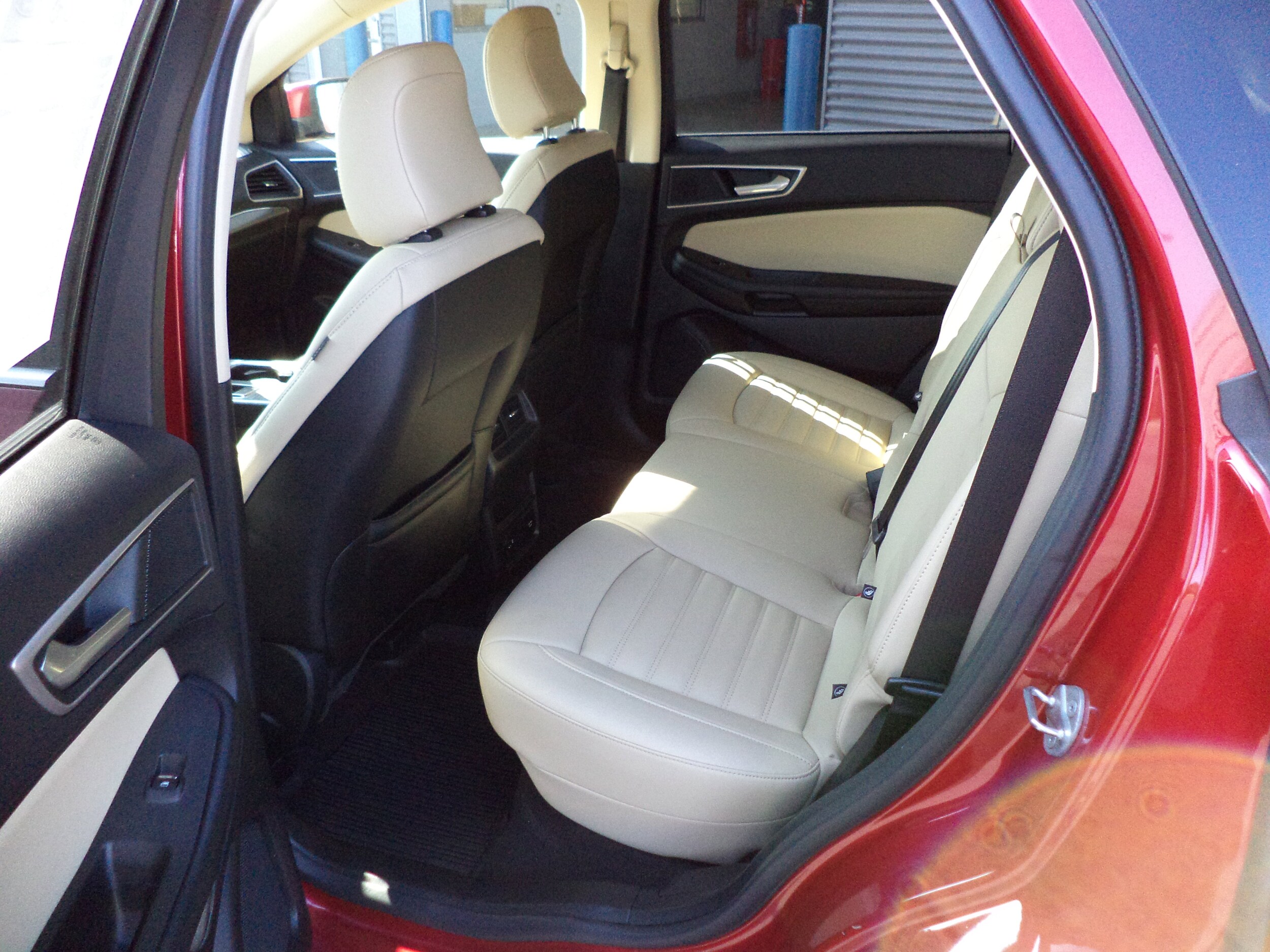 2022 Ford Edge SEL photo 3