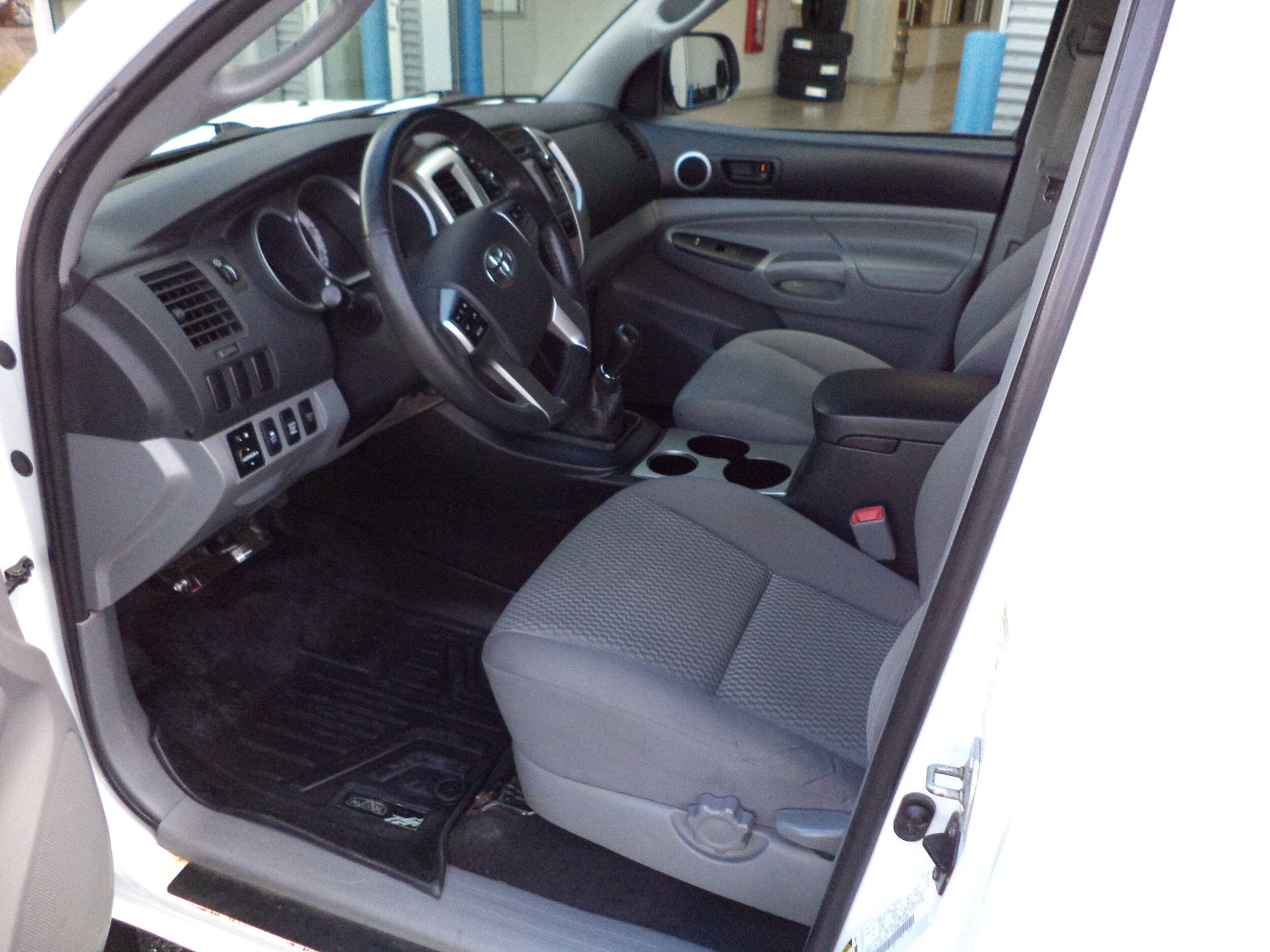 2013 Toyota Tacoma SR5 4x4 Access Cab photo 2