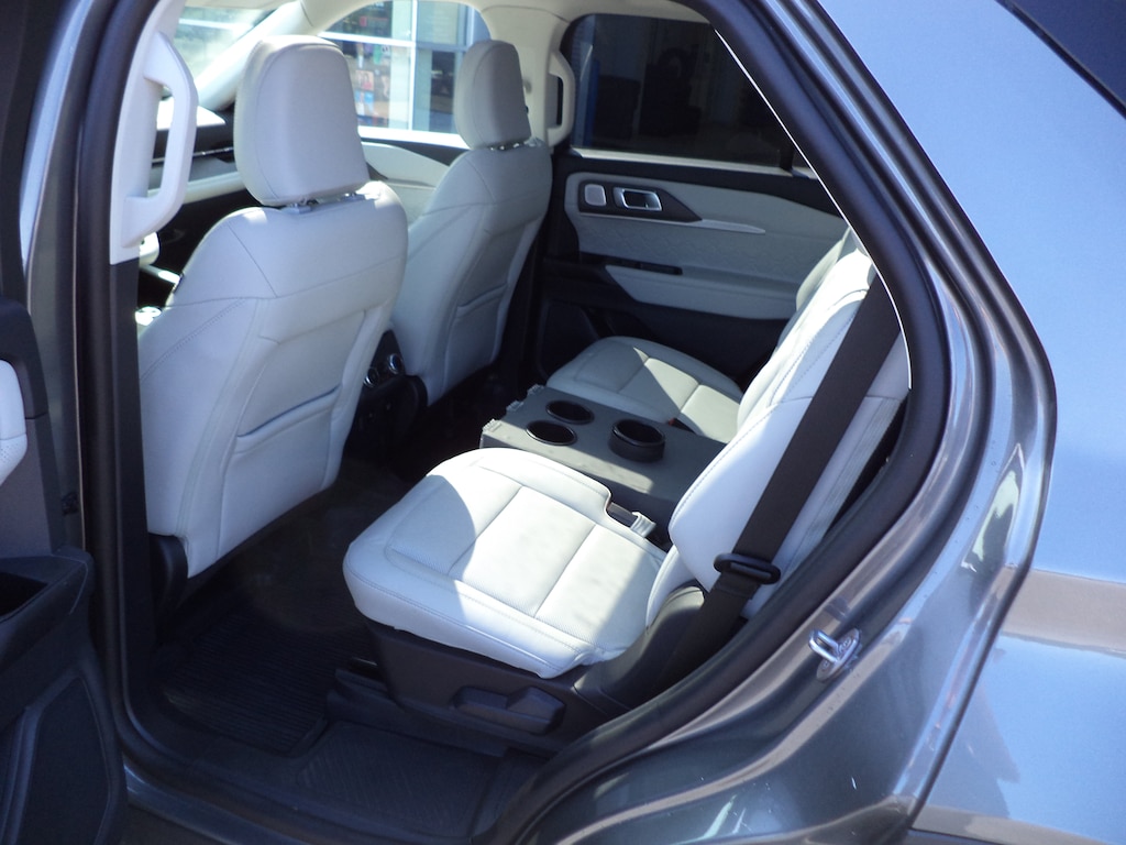 Used 2025 Ford Explorer Platinum 4WD SUV