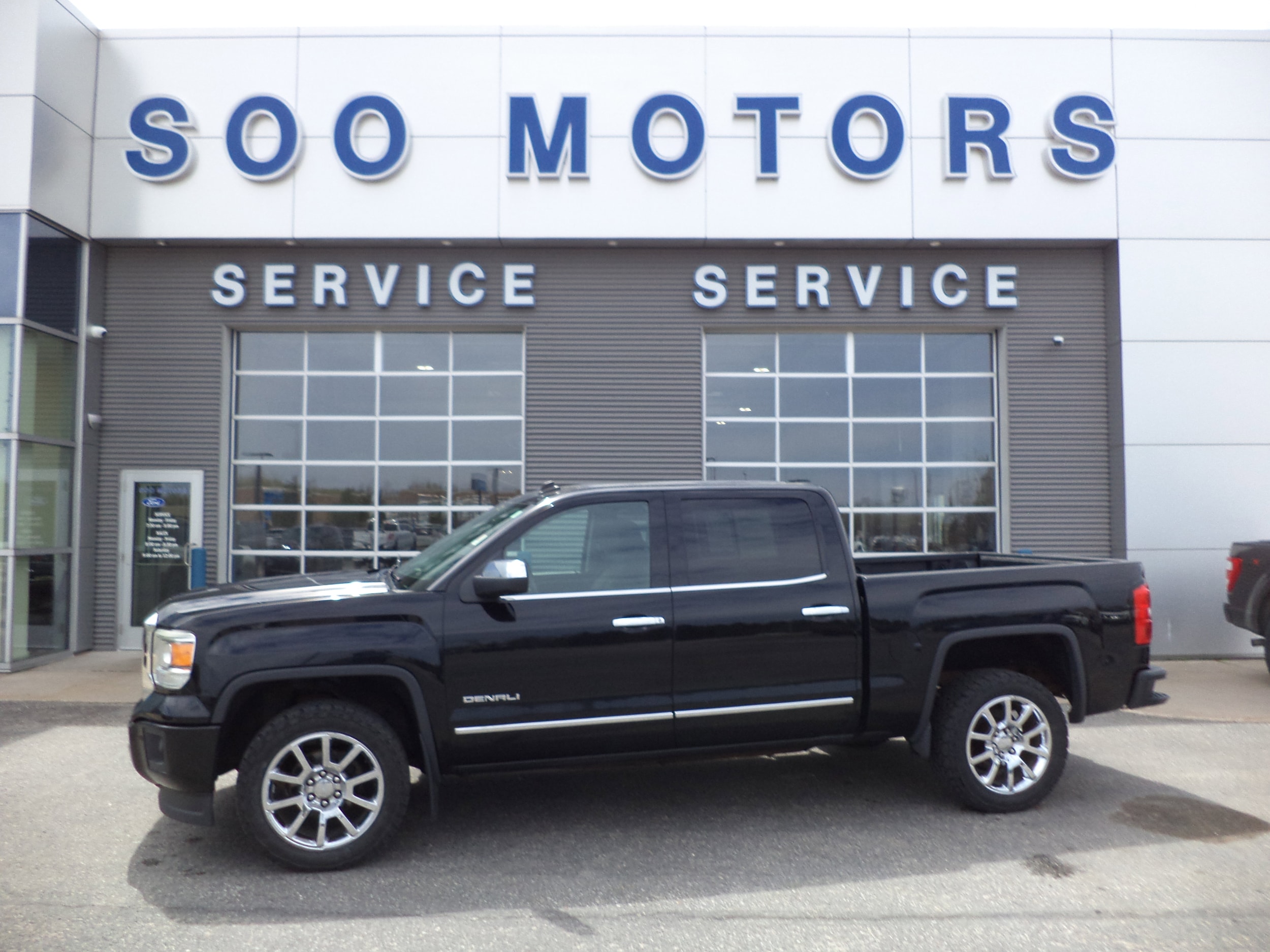 2014 GMC Sierra 4WD Crew Cab Short Box's photo